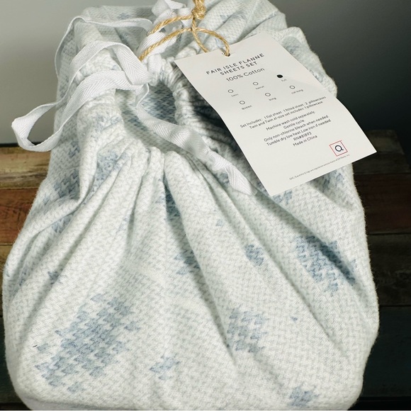 Full Size Flannel Sheet Set by Home Reflections NIB White w/ silver/gray design - Picture 4 of 12